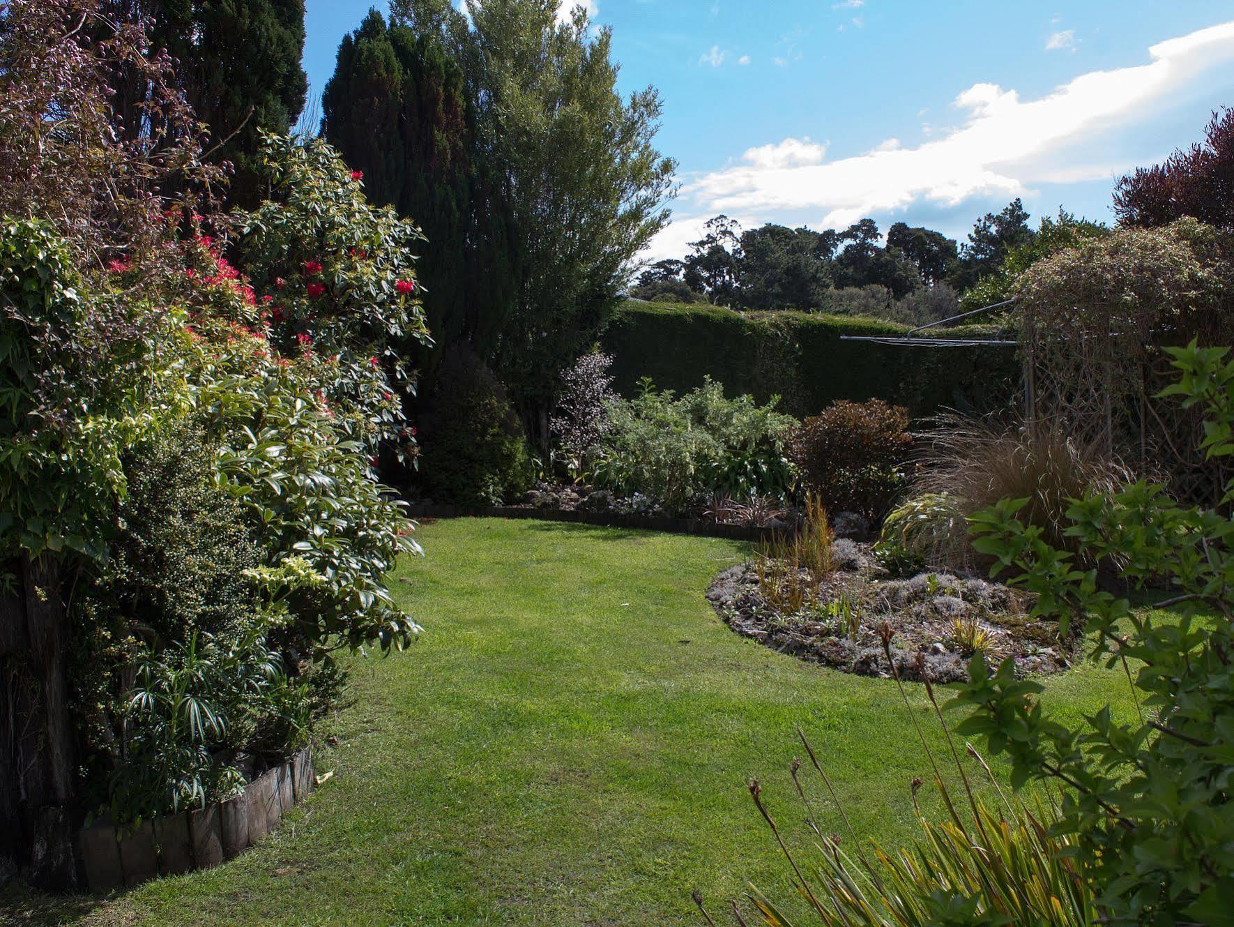 Kowhai Lane Lodge Half-moon Bay Exterior photo